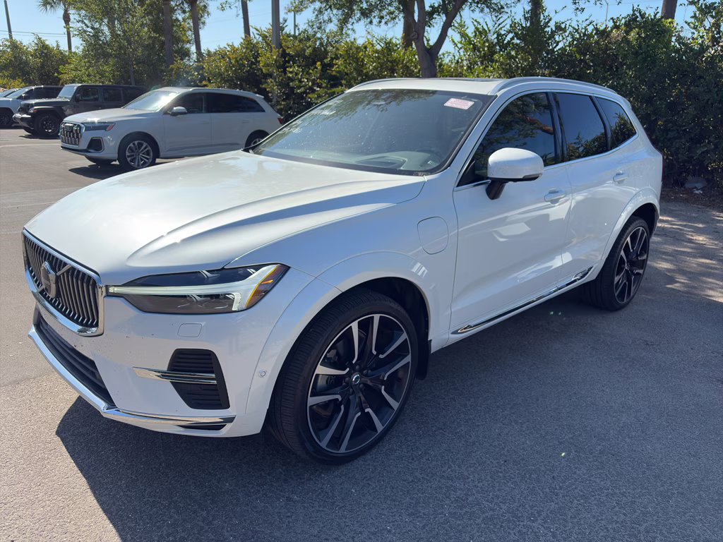 2023 Crystal White Metallic Volvo XC60 Ultimate Bright Theme AWD SUV