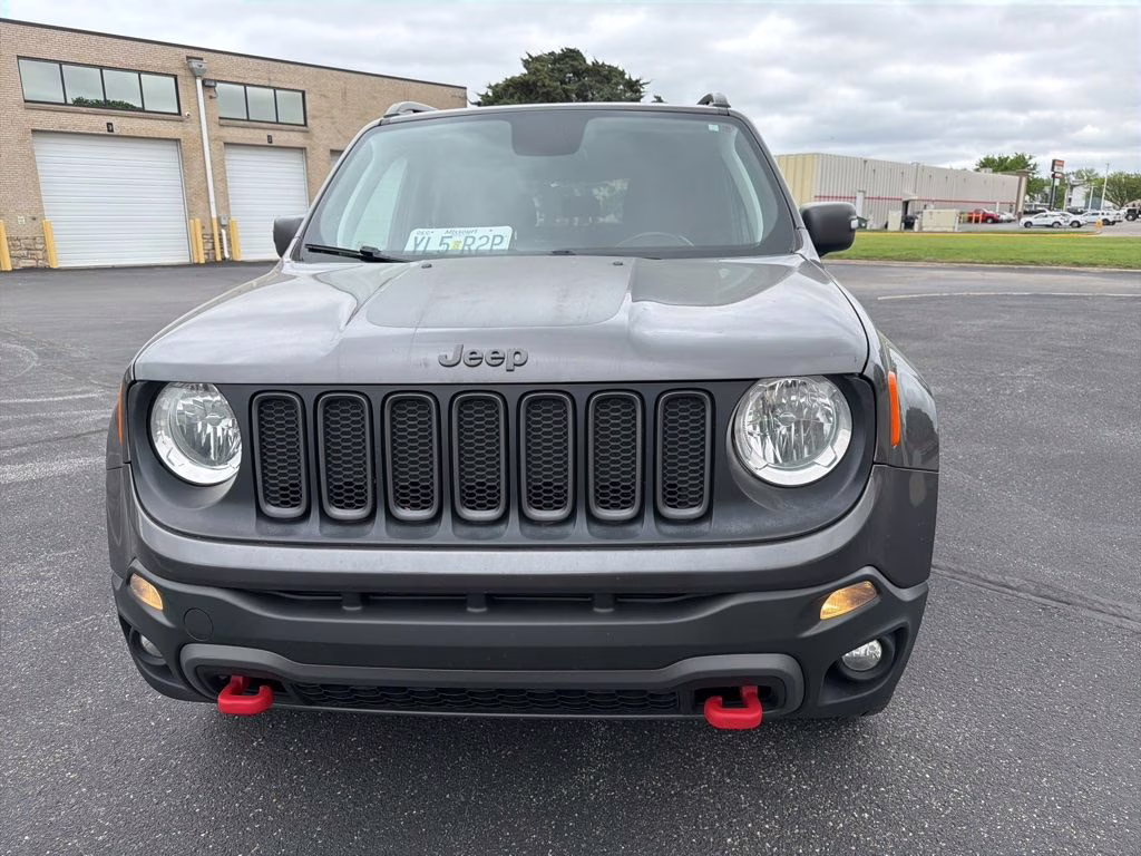 2018 Granite Crystal Metallic Clearcoat Jeep Renegade Trailhawk 4X4 SUV