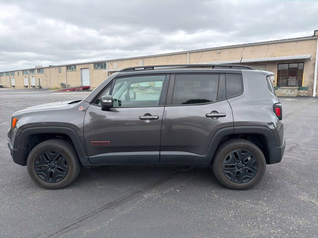 2018 Granite Crystal Metallic Clearcoat Jeep Renegade Trailhawk 4X4 SUV