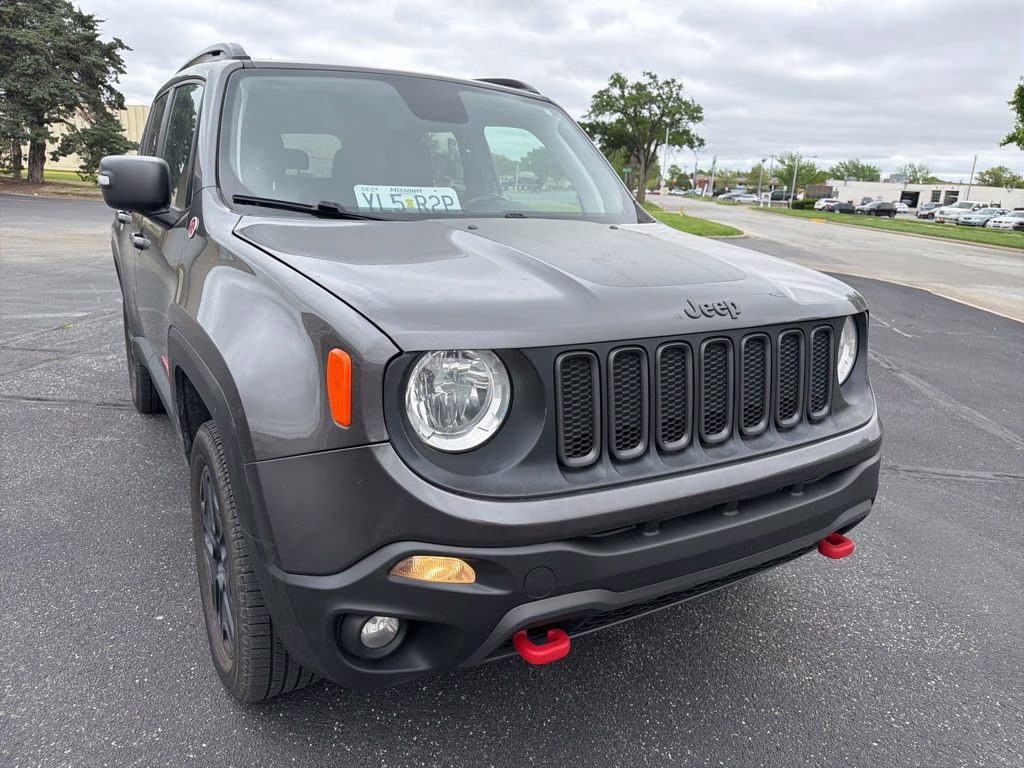 2018 Granite Crystal Metallic Clearcoat Jeep Renegade Trailhawk 4X4 SUV