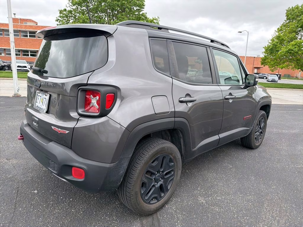 2018 Granite Crystal Metallic Clearcoat Jeep Renegade Trailhawk 4X4 SUV