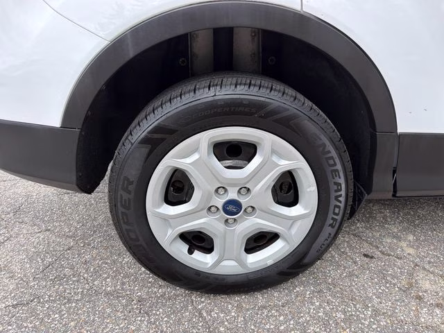 2017 Oxford White Ford Escape S FWD SUV