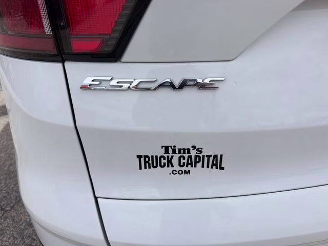2017 Oxford White Ford Escape S FWD SUV