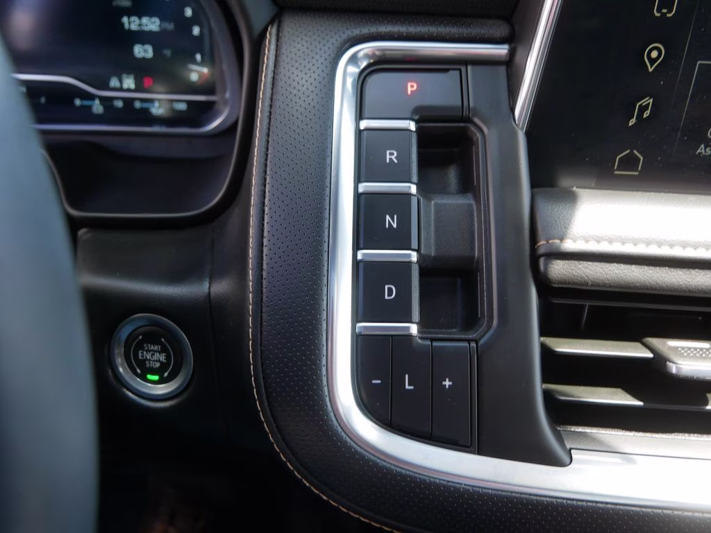 2023 Sterling Metallic GMC Yukon AT4 4X4 SUV