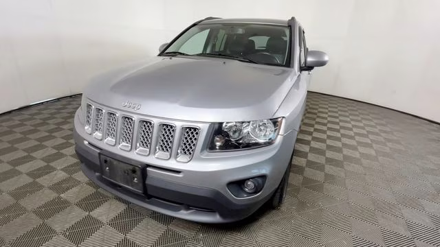 2016 Billet Silver Metallic Clearcoat Jeep Compass Latitude 4X4 SUV