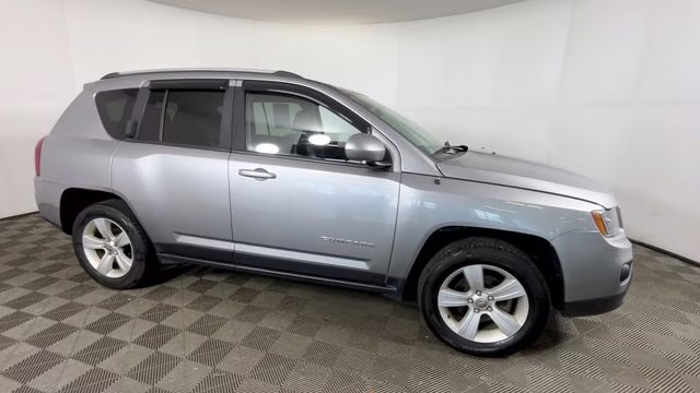 2016 Billet Silver Metallic Clearcoat Jeep Compass Latitude 4X4 SUV