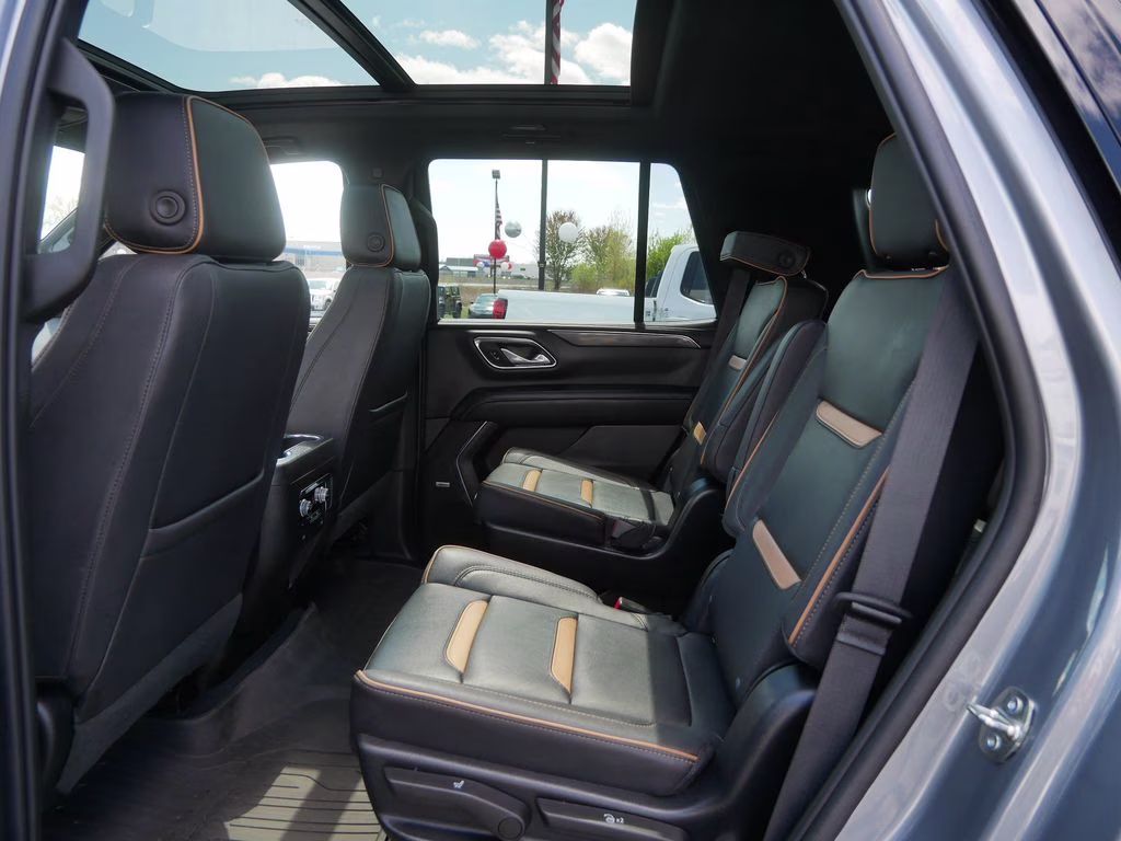 2023 Sterling Metallic GMC Yukon AT4 4X4 SUV