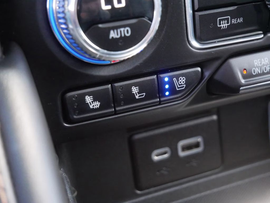 2023 Sterling Metallic GMC Yukon AT4 4X4 SUV