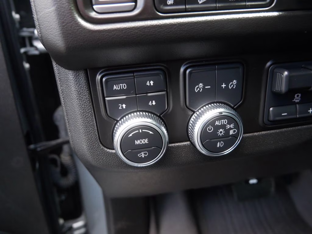 2023 Sterling Metallic GMC Yukon AT4 4X4 SUV