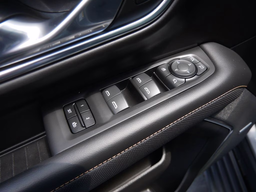 2023 Sterling Metallic GMC Yukon AT4 4X4 SUV
