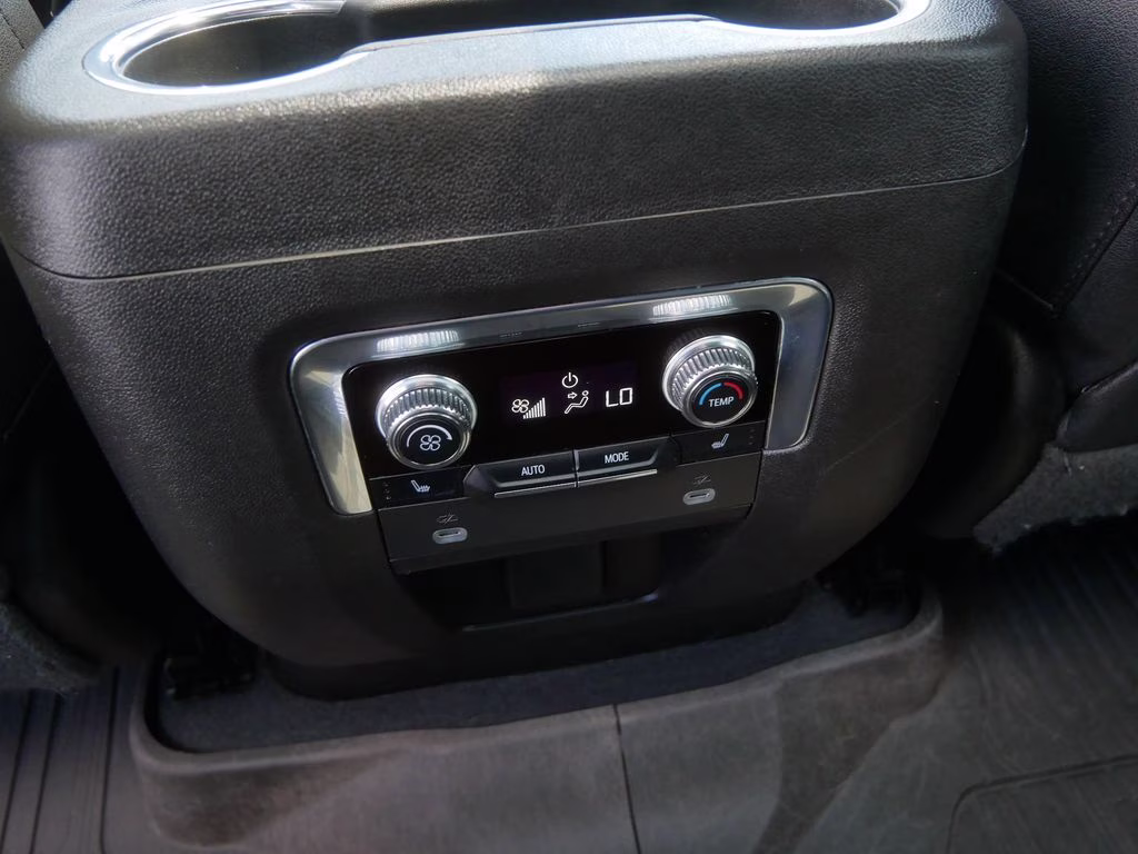 2023 Sterling Metallic GMC Yukon AT4 4X4 SUV