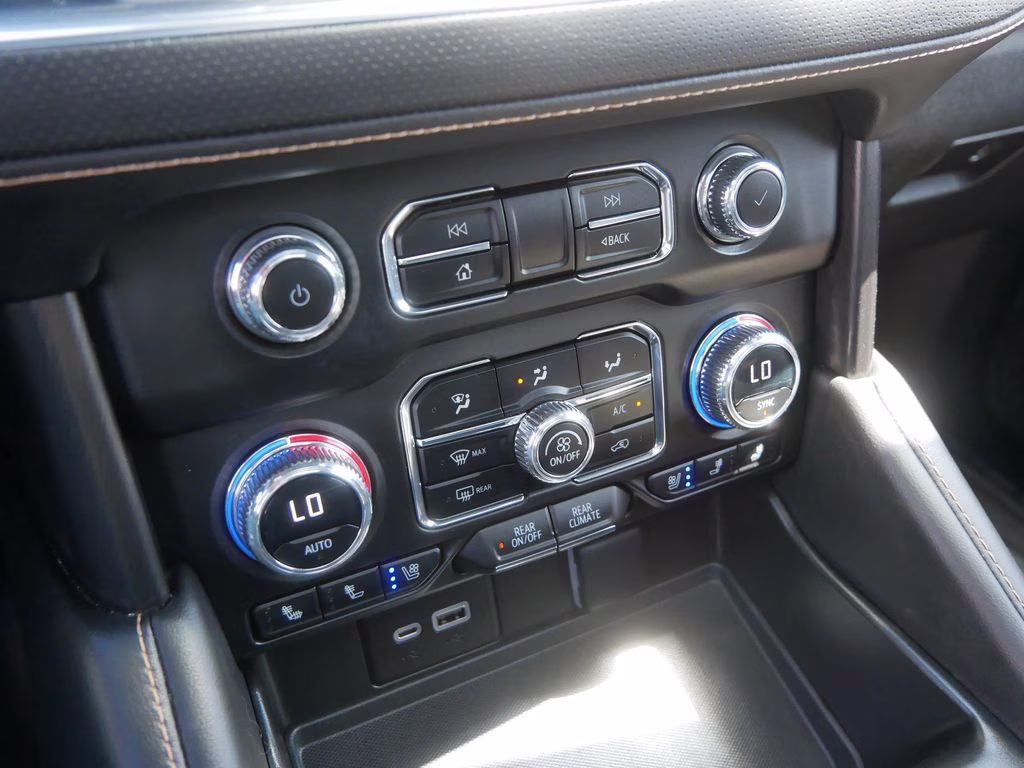 2023 Sterling Metallic GMC Yukon AT4 4X4 SUV