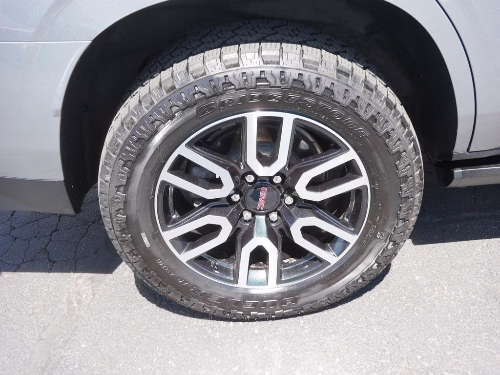 2023 Sterling Metallic GMC Yukon AT4 4X4 SUV