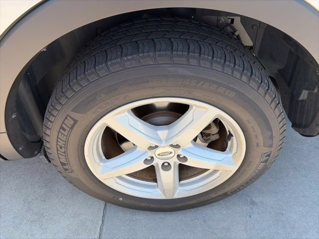 2019 Ingot Silver Ford Explorer XLT FWD SUV