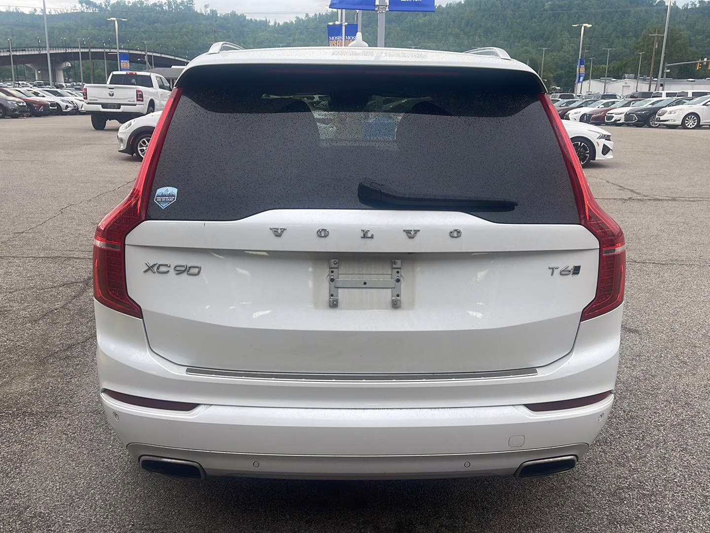 2021 Crystal White Metallic Volvo XC90 Momentum AWD SUV