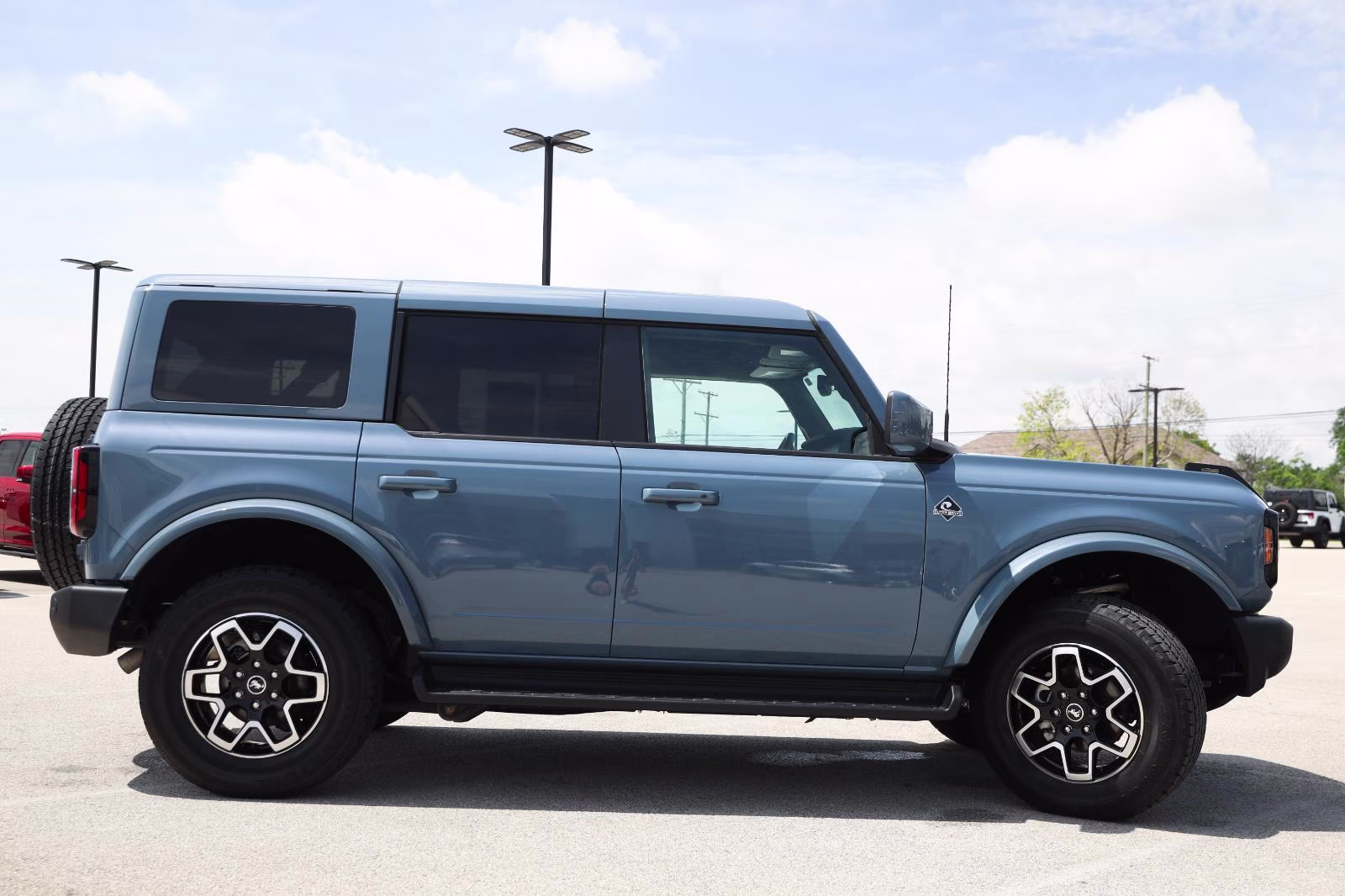 2025 Azure Gray Metallic Tri-Coat Ford Bronco Outer Banks 4X4 SUV