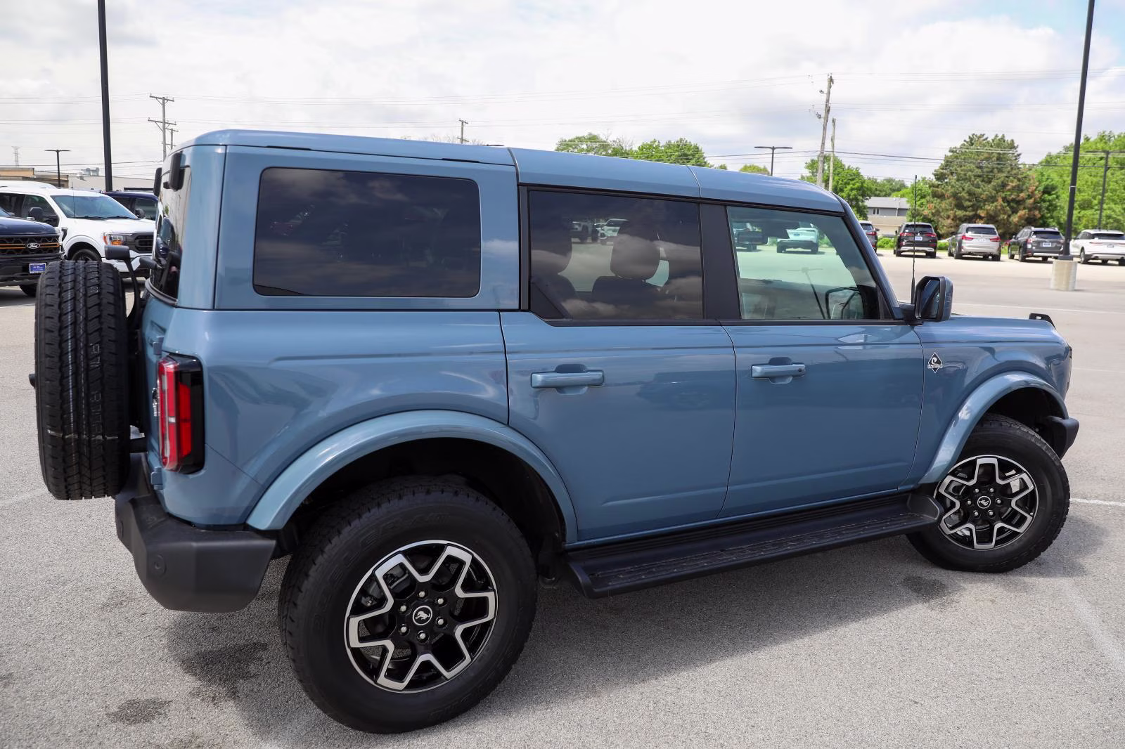 2025 Azure Gray Metallic Tri-Coat Ford Bronco Outer Banks 4X4 SUV