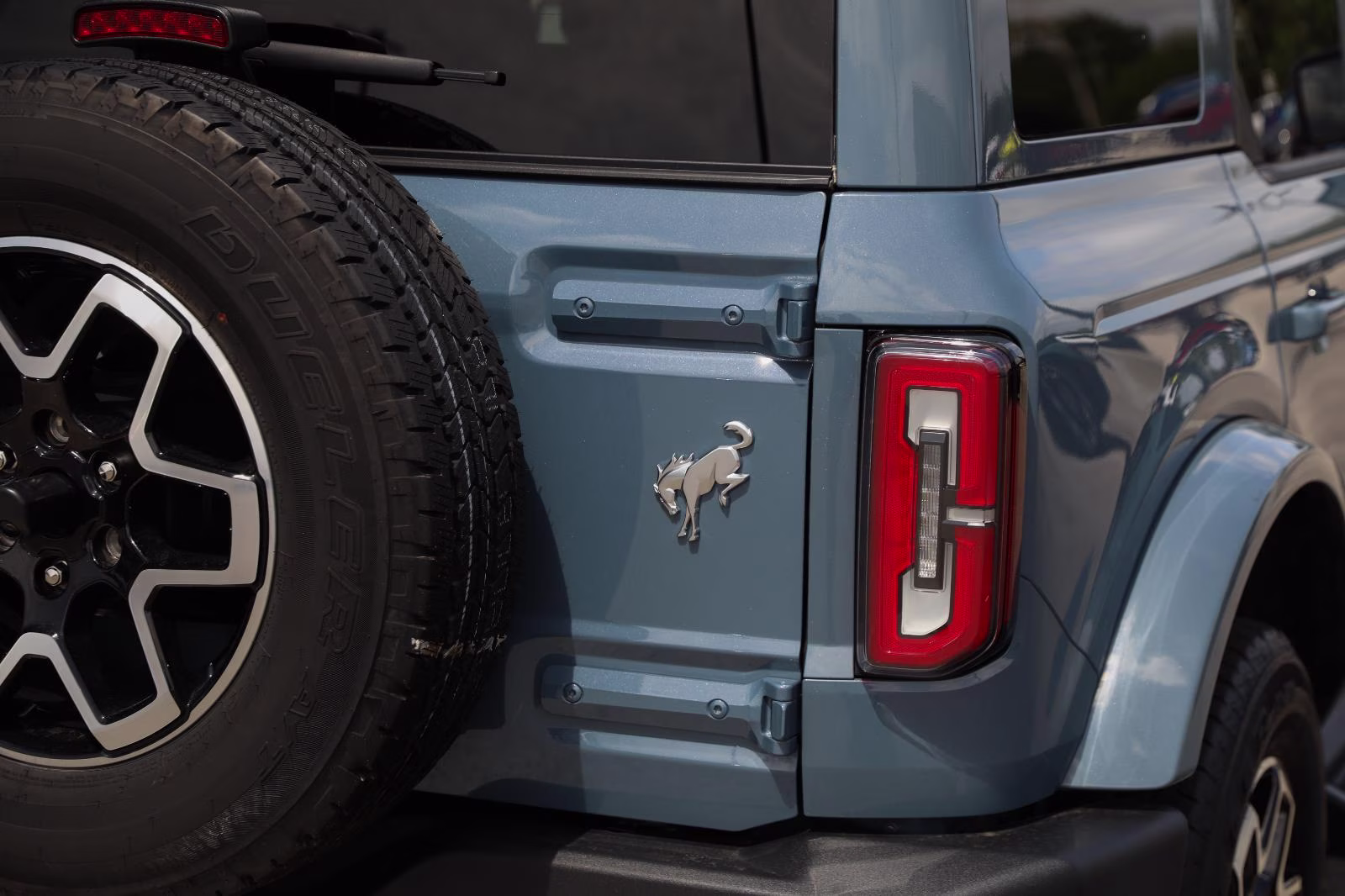 2025 Azure Gray Metallic Tri-Coat Ford Bronco Outer Banks 4X4 SUV