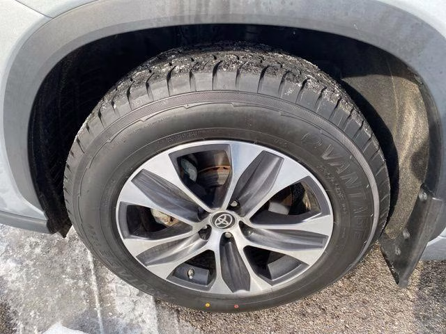 2024 Celestial Silver Metallic Toyota Highlander XLE AWD SUV
