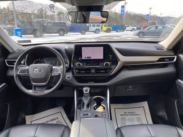 2024 Celestial Silver Metallic Toyota Highlander XLE AWD SUV