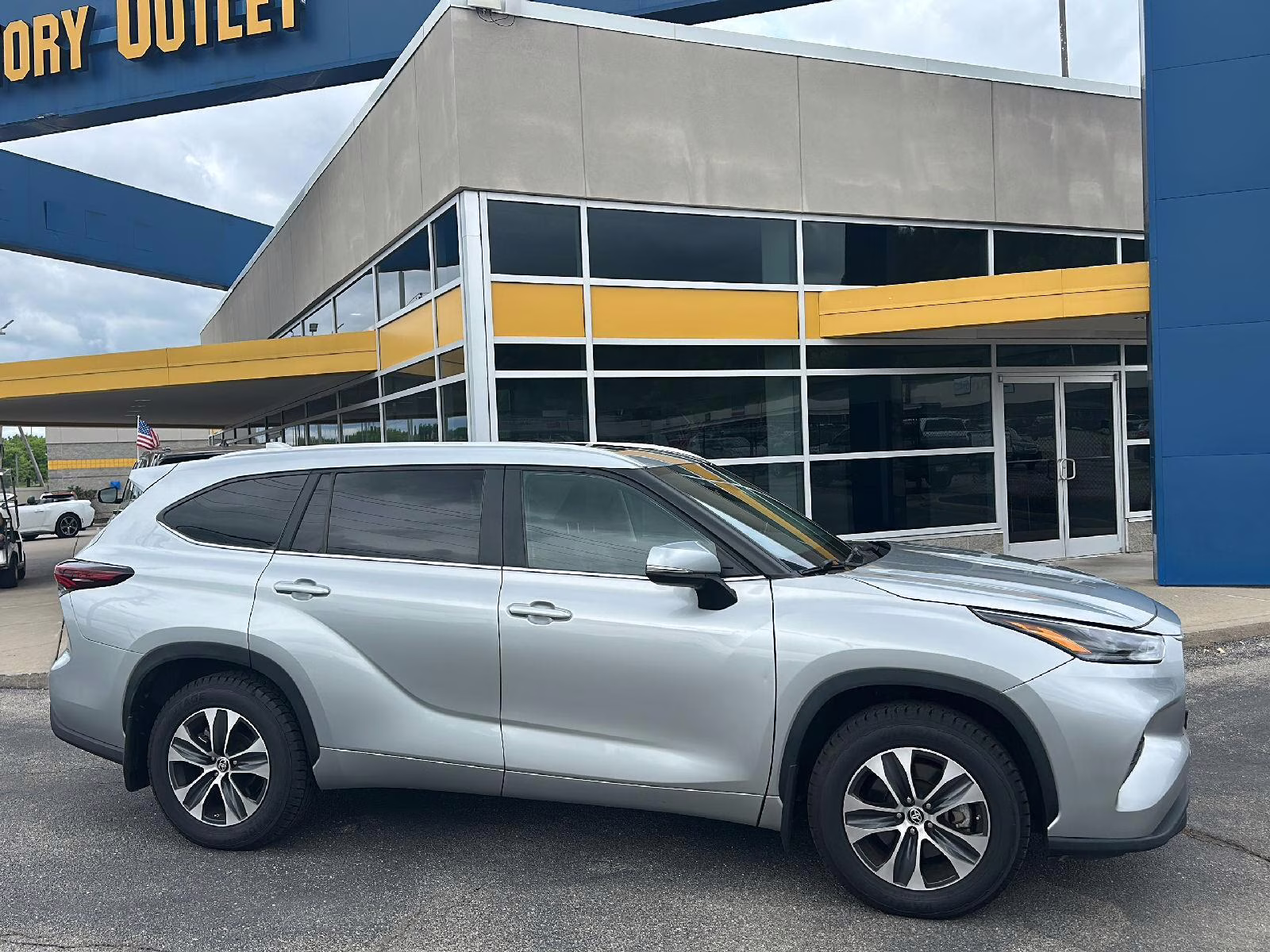 2024 Celestial Silver Metallic Toyota Highlander XLE AWD SUV