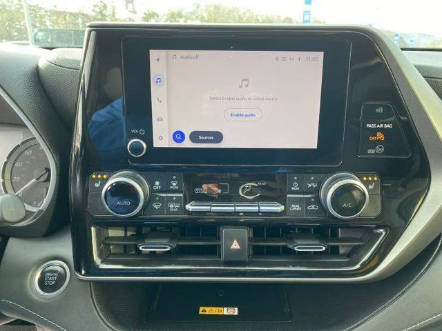 2024 Celestial Silver Metallic Toyota Highlander XLE AWD SUV