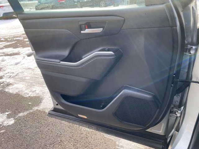 2024 Celestial Silver Metallic Toyota Highlander XLE AWD SUV