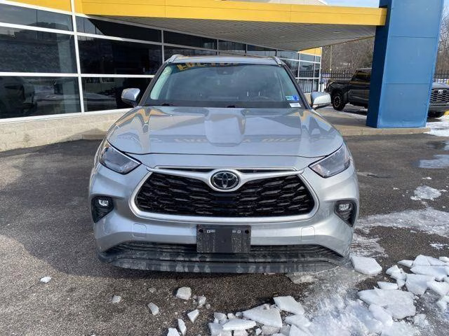 2024 Celestial Silver Metallic Toyota Highlander XLE AWD SUV