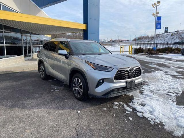 2024 Celestial Silver Metallic Toyota Highlander XLE AWD SUV