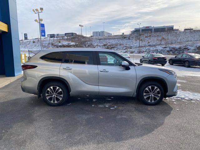 2024 Celestial Silver Metallic Toyota Highlander XLE AWD SUV