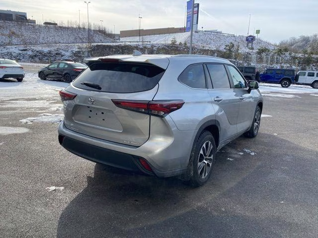 2024 Celestial Silver Metallic Toyota Highlander XLE AWD SUV