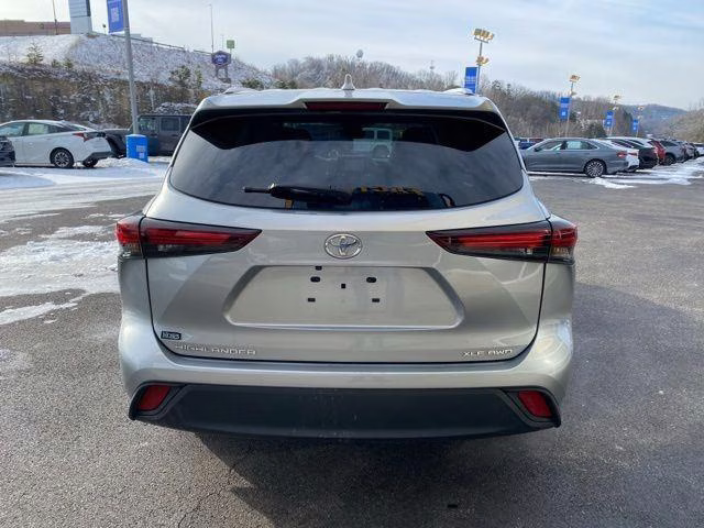2024 Celestial Silver Metallic Toyota Highlander XLE AWD SUV