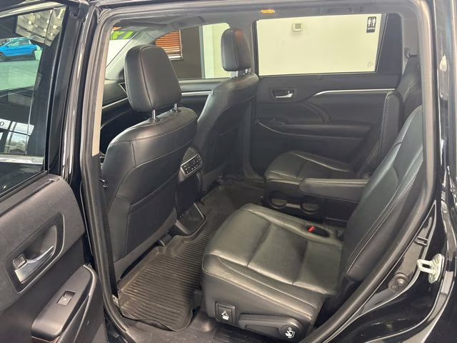 2019 Midnight Black Metallic Toyota Highlander Hybrid Limited AWD SUV