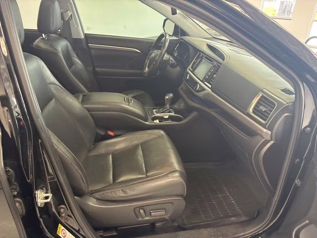 2019 Midnight Black Metallic Toyota Highlander Hybrid Limited AWD SUV