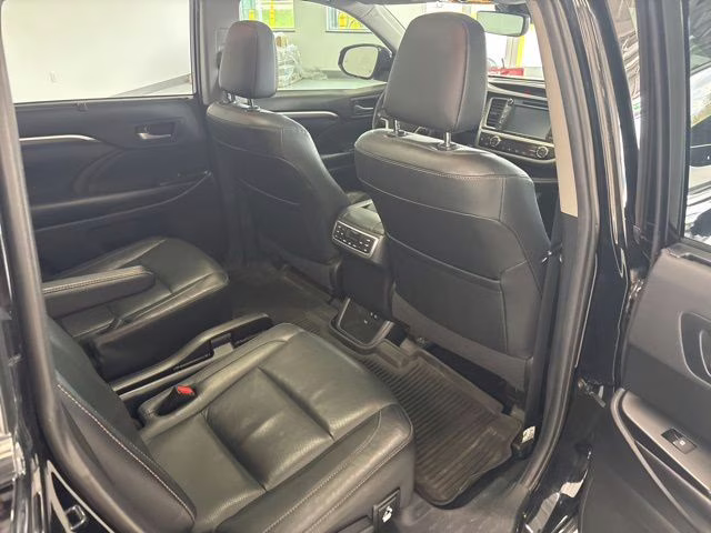 2019 Midnight Black Metallic Toyota Highlander Hybrid Limited AWD SUV