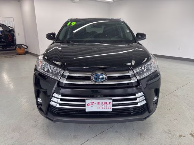 Used 2019 Toyota Highlander Limited Platinum with VIN 5TDDGRFH8KS060607 for sale in Waite Park, Minnesota