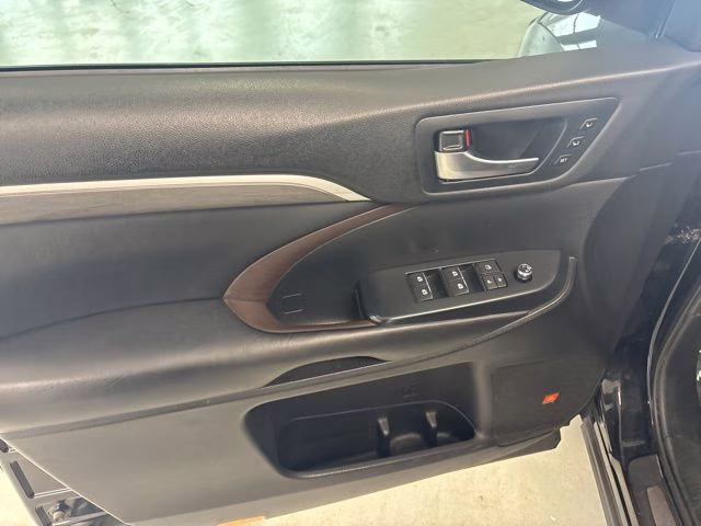 2019 Midnight Black Metallic Toyota Highlander Hybrid Limited AWD SUV