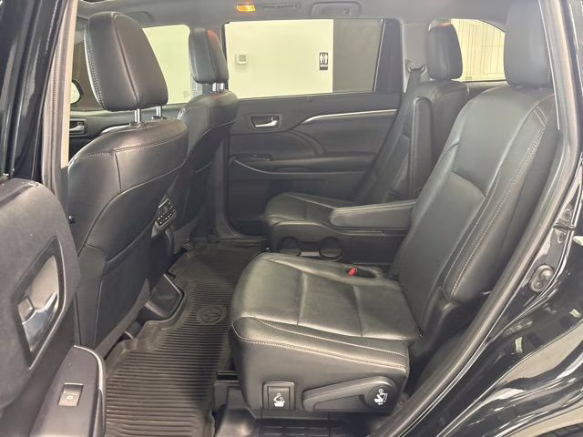 2019 Midnight Black Metallic Toyota Highlander Hybrid Limited AWD SUV