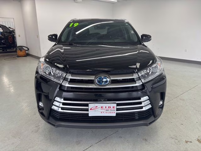 2019 Midnight Black Metallic Toyota Highlander Hybrid Limited AWD SUV
