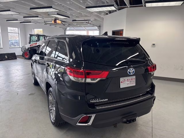 2019 Midnight Black Metallic Toyota Highlander Hybrid Limited AWD SUV