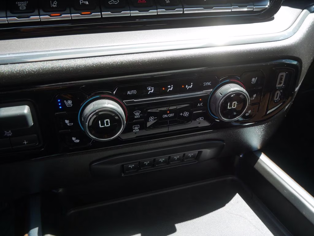 2024 Summit White Chevrolet Silverado 3500HD High Country 4X4 Truck