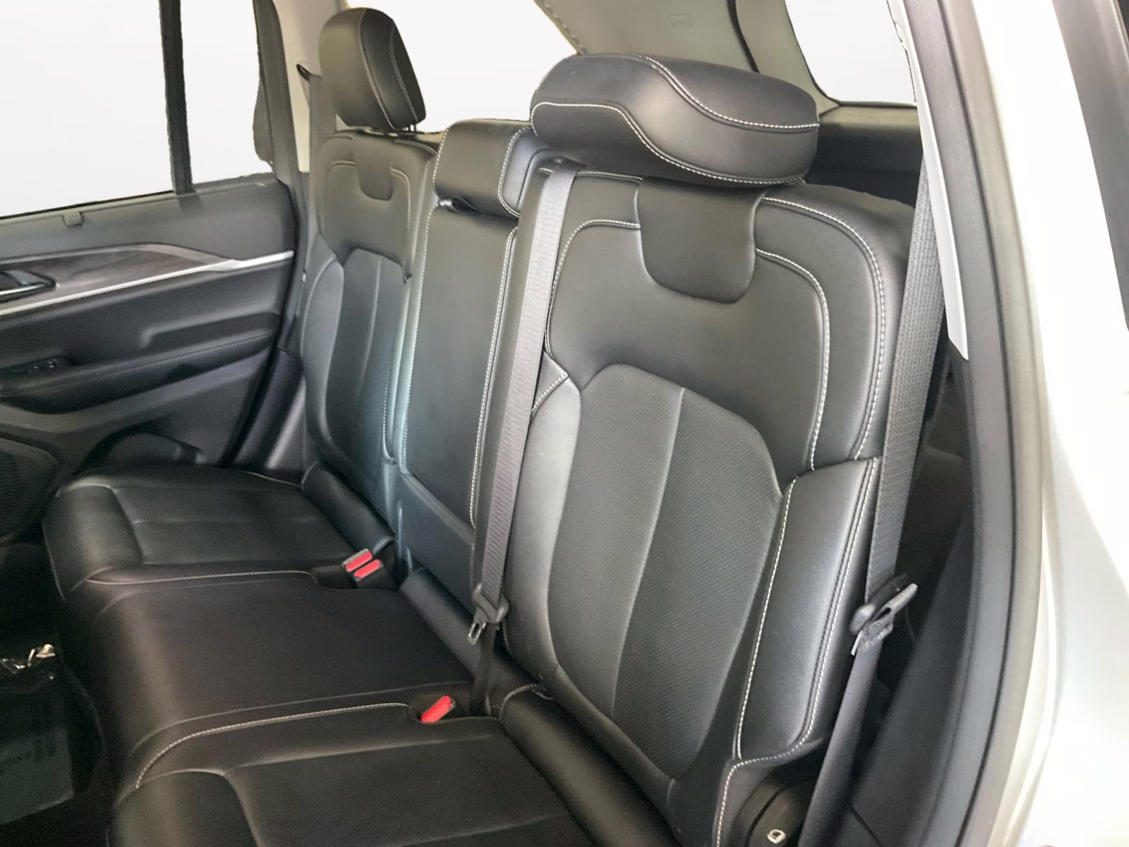 2023 Silver Zynith Jeep Grand Cherokee Limited 4X4 SUV