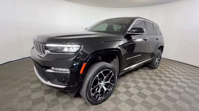 2022 Diamond Black Crystal Pearlcoat Jeep Grand Cherokee Summit 4X4 SUV