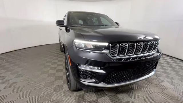 2022 Diamond Black Crystal Pearlcoat Jeep Grand Cherokee Summit 4X4 SUV