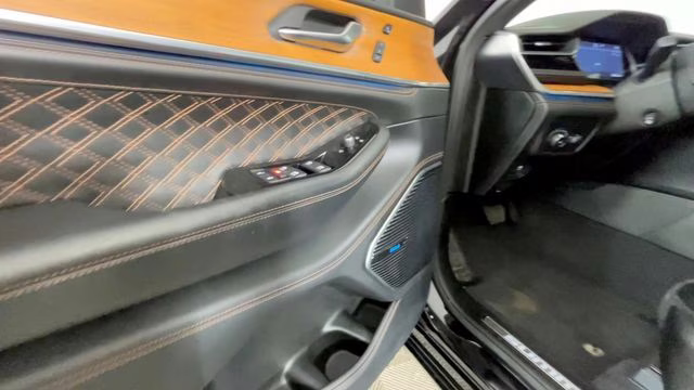 2022 Diamond Black Crystal Pearlcoat Jeep Grand Cherokee Summit 4X4 SUV