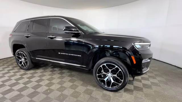 2022 Diamond Black Crystal Pearlcoat Jeep Grand Cherokee Summit 4X4 SUV