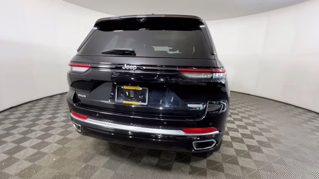2022 Diamond Black Crystal Pearlcoat Jeep Grand Cherokee Summit 4X4 SUV