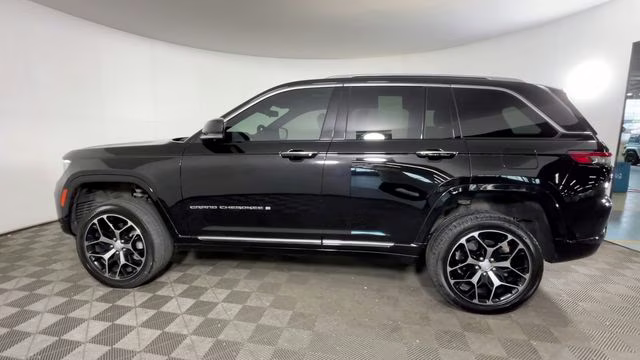 2022 Diamond Black Crystal Pearlcoat Jeep Grand Cherokee Summit 4X4 SUV
