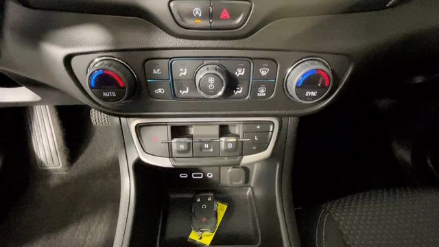 2022 Quicksilver Metallic GMC Terrain SLE FWD SUV