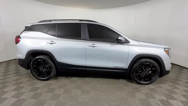 2022 Quicksilver Metallic GMC Terrain SLE FWD SUV